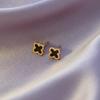 Aretes de acero de titanio de trébol de cuatro hojas con sentido de diseño avanzado, lujo ligero para mujer, diseño nicho, aretes que no se desvanecen, nuevo estilo 2024
