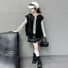 Conjunto Feminino 2025 Outono Novo Estilo Roupas Infantis Estilo Outono Menina Colete Moletom Saia Conjunto de Três Peças Tendência