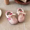 Zapatos Estilo Coreano para Niños Forrest Gump 2026 Primavera/Verano Retro Unisex Suela Suave Transpirables Versátiles Moda Velcro Zapatos de Entrenamiento Alemanes