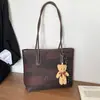 Otoño 2026 Nuevo Retro Gran Capacidad Bolso de Hombro para Viaje Diario Bolso Tote Simple Bolso Cubo al por Mayor Bolso de Mujer