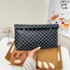 Bolso de Mano Pequeño Cuadrado Elegante Tipo Sobre para Noche para Mujer 2026 Estilo Nuevo de Moda Portamonedas Llavero Bolso de Mano