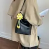 Bolsos de Mujer de Nueva Nicho Transfronterizos 2026 Nuevo Bolso Cruzado de Correa Única Versátil con Textura de Alta Gama Bolso de Mano Bolso Cubo