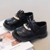 Sapatos de Menina Sapatos de Princesa Infantil 2026 Novo Primavera e Outono Meninas Pequenas Laço Solado Macio Estilosos Sapatos Pequenos de Couro