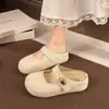 Sandálias femininas fechadas na frente, com sola grossa, estilo slip-on, novo estilo verão 2026, sapatilhas Mary Jane, tamanho 34, design pequeno de feijão dourado, estilo Birkenstock