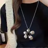 Collar Largo con Colgante de Flor de Plata Coreana para Mujer 2025 Nuevo de Gama Alta Lujo Accesible Cadena Clavicular de Nicho