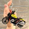 Cartoon mini motocicleta chaveiro pingente na moda cool modelo decoração carro chaveiro garra máquina pequeno presente atacado