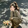 Chaqueta con capucha a rayas para niña Otoño 2026 Nueva Casual Elegante Superior para Estudiantes de Secundaria Versátil Moda Ropa Infantil