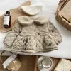 Casaco de inverno acolchoado de algodão para meninas, novo estilo 2026, conjunto de inverno infantil moderno com forro de fleece para aquecimento extra
