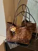 Bolsa Casual Grande Capacidade Estampa de Leopardo Feminina 2026 Nova Retrô Simples de Ombro de Mão Bolsa Tote Moda para o Dia a Dia
