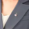Broche Personalizado Estilo Nuevo 2026 con Acabado de Alta Gama para Mujer, Pin de Diseño de Nicho Lujoso Ligero, Accesorio para Ropa, Broche de Mariposa Floral