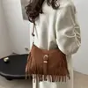 Bolso con Borla para Motocicleta Retro de Nicho para Mujer Modelo Nuevo 2025 Hebilla de Cuero Bolso de Hombro Mate Bolso Cruzado para Viajes Tendencia