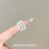 Impresionante anillo de diamantes vintage, diseño de nicho retro exquisito de lujo ligero con un toque de alta gama y artesanía intrincada
