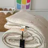 Colcha de punto estilo INS con diseño de nube de dibujos animados para primavera y otoño, colcha de invierno suave y cálida con borde enrollado, lavable a máquina, adecuada para uso en dormitorio