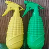 Uva Piña Maíz Nuevo 500ml Regadera Botella con Atomizador Regadera de Jardinería Regadera de Colores Regadera para Maceta
