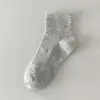 Meias Pretas de Cano Médio para Mulheres, Verão e Primavera/Outono, Resistentes ao Odor, Meias Esportivas Brancas com Faixa, Meias 100% Algodão Masculinas, Atacado do Fabricante de Zhuji