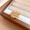 Anel Redondo Aberto em Resina Banhado a Ouro Real 18K, Toque de Luxo Leve e Sofisticado, Anel para Dedo Indicador, Acessório de Mão Exquisito e Versátil