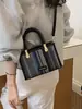 Bolso de Mano Moderno para el Trabajo, Colorido Tejido Primavera/Verano Elegante Nuevo Modelo 2026, Bolso Cubo Color-Block para Vacaciones para Mujeres