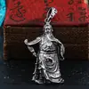 Guerrero de Hierro y Acero Estilo Étnico Joyería al por Mayor Acero de Titanio Colgante de Guan Yu para Hombre Yi Bo Yun Tian Colgante Vintage de Guan Gong