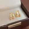 Pendientes de botón geométricos de celosía de diamante con microincrustaciones de circonita, pendientes de estilo de temperamento de moda de lujo ligero, pendientes de estilo old money de nicho para mujer
