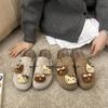 Zapatos de Mujer 2025 de Moda para Exteriores sin Cordones con Suelas Suaves, Diseño Lindo de Muñeco de Peluche, Sandalias de Punta Cerrada