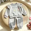 Conjunto de Moletom Estiloso e Doce para Meninas da Amazon e Calça de Moletom Conjunto Versátil de Duas Peças de Roupa Externa Nova para Meninas
