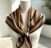 70 Lenço de Seda Quadrado de Alta Qualidade Estilo Coreano Moda Versátil Profissional Pequeno Lenço de Seda Lenço de Seda Estampado Retrô para Mulheres