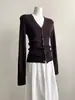 Elegante cárdigan de punto negro con cuello en V adelgazante estilo francés para mujer, chic de principios de otoño, top básico ajustado de manga larga