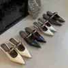 Chinelos Mule Pontudos Simples para Mulheres, Novidade Primavera 2026 Estilo Francês, Meio Chinelos com Salto Médio Bloco, Sandálias Fechadas na Ponta