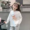 Camiseta de Manga Larga a la Moda para Niñas 2026 Primavera/Otoño Nuevo Elegante Top Infantil de Cuello Redondo Camiseta Básica de Algodón Puro para Niña Pequeña