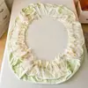 Colcha Estilo Princesa de Piel de Conejo Tallada Pieza Única con Borde de Encaje Estilo Falda de Cama Cubierta de Colchón Cubierta de Cama de Felpa de Leche Otoño e Invierno