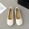 Sapatos retrô de sola macia com bico dividido para mulheres, novos sapatos de balé slip-on Mary Jane outono 2026, mocassins de noite