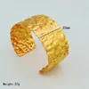 Pulsera Abierta de Personalidad Exagerada Europea y Americana, Sentido Avanzado, Patrón de Martillo, para Mujer, sin Color, Acero Inoxidable 18K, Pulsera de Onda de Agua
