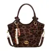 Bolso Súper Popular de Nicho con Estampado de Leopardo para Mujer 2025 Nuevo Otoño e Invierno Versátil Bolso Cruzado de Moda Bolso Pequeño Retro para Mano
