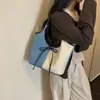Bolso tote de gran capacidad para mujer, nuevo modelo de verano 2026, bolso simple casual para el hombro, bolso versátil de moda para mujer