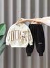 6151 Conjunto de Ropa de Otoño para Niños Pato Amarillo 2026 Nuevo Elegante Sudadera para Bebé Conjunto de Dos Piezas de Primavera y Otoño para Niños Moderno