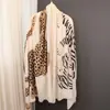 Xale Quente de Primavera e Outono Fino, Imitação de Caxemira, Best-Seller Transfronteiriço para Mulheres, Padrão Leopardo e Tigre, Xale para Ombros Estilo Old Money, Lenço de Alta Qualidade