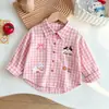 Camisa de Cuadros para Niña Otoño 2026 Nuevo Estilo Ropa Exterior para Niña Pequeña Bebé Ropa Infantil Principios de Otoño Nueva Camisa Delgada de Algodón