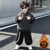 Ropa de Invierno para Niños Chaleco a Cuadros Forrado de Felpa Conjunto de Tres Piezas Estilo Coreano Conjunto Grueso Bonito para Niños Pequeños y Niños Pequeños Comercio Exterior