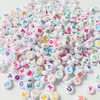 7mm 200 Peças/Pacote Acrílico Plano Redondo Base Branca Contas Coloridas com Letras Contas Espaçadoras com Letras Contas para Pulseira DIY Contas Soltas