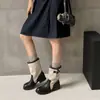 Botas de Cavaleiro Color Block Retrô Bico Redondo Couro Genuíno Polido Outono Inverno Salto Grosso Slip-On Botas Curtas Transfronteiriças Fivela de Cinto Botas Curtas Franzidas