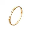 Moda Luxo Leve Ins Trevo de Quatro Folhas Flor Diamante Pulseira de Aço Inoxidável Feminina de Alta Qualidade Banhada a Ouro 18K Joia Francesa Feita à Mão