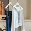 Camiseta de Manga Larga Falsa de Dos Piezas con Parche de Corbata Rayada y Cuello Azul Marino para Mujer, Nuevo Top Ajustado para Primavera y Otoño 2025