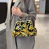 Bolsa Feminina Simples Elegante Nova com Fecho Chinoiserie Feminina 2025 Nova Versátil Ins Bolsa Transversal Pequena Quadrada