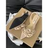 Sandalias Negras Cerradas de Punta Estilo Francés con Flores, Zapatos de Hada, Nuevos Planos para Eventos Sociales Primavera/Verano 2026