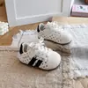 Zapatos Deportivos de Entrenamiento Alemanes para Niños Primavera/Otoño 2026 Niñas Bloque de Color Transpirables Zapatos de Tabla Suela Suave Zapatos Deportivos para Jardín de Infancia Zapatos Casuales Mayoreo
