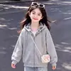 Conjunto de Dos Piezas para Niña 2026 Estilo Casual de Primavera y Otoño Chaqueta con Capucha y Cremallera Estampada con Jeans de Estrellas