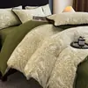 Juego de Cama de Felpa de Leche Engrosada de Invierno de Cuatro Piezas Sábana Completa de Terciopelo Estampado Estilo Pompón de Pelo de Conejo Juego de Tres Piezas Estilo Sábana Ajustable