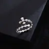 Anel de Cruz de Diamante Vermelho Luxuoso Tendência Nicho Alto Padrão Estilo Empilhável Anel Versátil Cool Íris