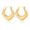 Pendientes de oro de 18 quilates con baño de vacío y diamantes Estilo Maillard francés Pendientes metálicos con relieve cóncavo y convexo de papel de estaño