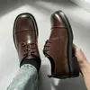 Zapatos de hombre transfronterizos para otoño, zapatos de cuero formales de negocios casuales para hombre con punta cuadrada y tres juntas, zapatos de cordones de estilo británico con punta fina